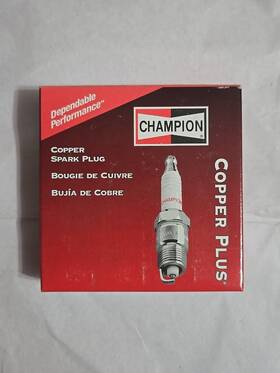 Rj12c Champion 037551102761 592 Copper Plus Spark Plug Box Of 4 Small Engine New