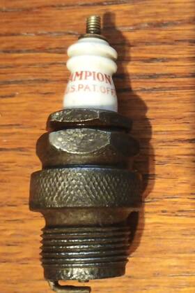 Com-1 Champion Spark Plug 1 Com - Take Apart Type