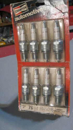 Rn14y6 Champion Spark Plug New 1975-1980 Cadillac Lot 8 Sealed