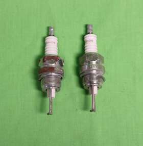 W95d Champion New Unpackaged - 2 Spark Plug S Hit And Miss Engines