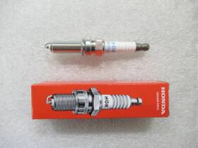 31908-zz3-003 Honda P20 Marine Spark Plug Lmar6c-9 Oem New