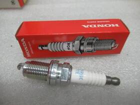 9807b-5617c Honda Sp14 Marine Spark Plug Izfr6k-11e Oem New
