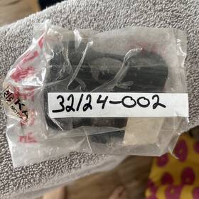 32124-002 Kawasaki Spark Plug Holder Plate Nos 72/73 H2