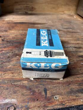 Twe270 Klg 1 Box Of 12 Nos Sparkplugs