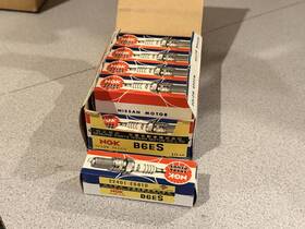 Ngk 22401-e6810 B6es Spark Plug Box Of 10 Nos