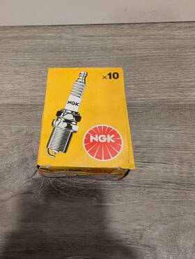 Cbf1000 Ngk 251048879493 10x Cr8eh-9 5666 Honda Cb900 Cbf600 Cbr Vf750 Vfr