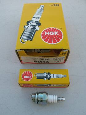 Bm4a Ngk 5628 Spark Plug #bm4a / - 8 Pcs