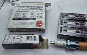 7832-bp5es Ngk Qty 4 Spark Plug 7832 Bp5es For Honda Kawasaki Yamaha Suzuki