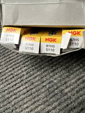 Ngk B7hs X4 4x Spark Plugs Part Number B7hs Stock No. 5110 New Genuine Sparkplugs