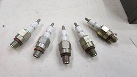 C-10h Ngk Lot Of 5 Vintage Spark Plugs Out Package
