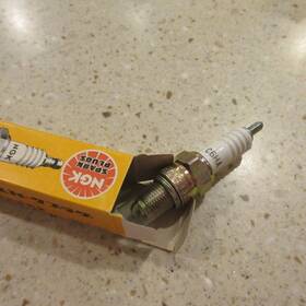 C6ha Ngk C6hs Nos Spark Plug Honda Can-am Kawasaki Yamaha Ds Klf Klt Xc Z50 C70m