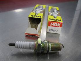 Dp9ev-9 Ngk New Lot Of 2 Genuine Spark Plug V Nos Old Stock