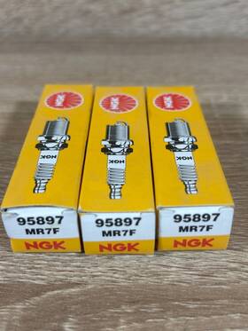 Mr7f-95857 Ngk Set Of 3 - 95897 Spark Plug Mr7f