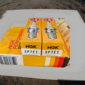 Bp7-es000-00-00 Ngk Spark Plug Co. Ltd. Set Of 2 Bp7es Plugs Yamaha See Fitment Chart #bp7-es000-00-00 Nos