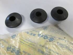 33543-33010 Suzuki Nos Oem Spark Plug Cap Cover 1972-1975 Gt380 Gt550 Sold As 3